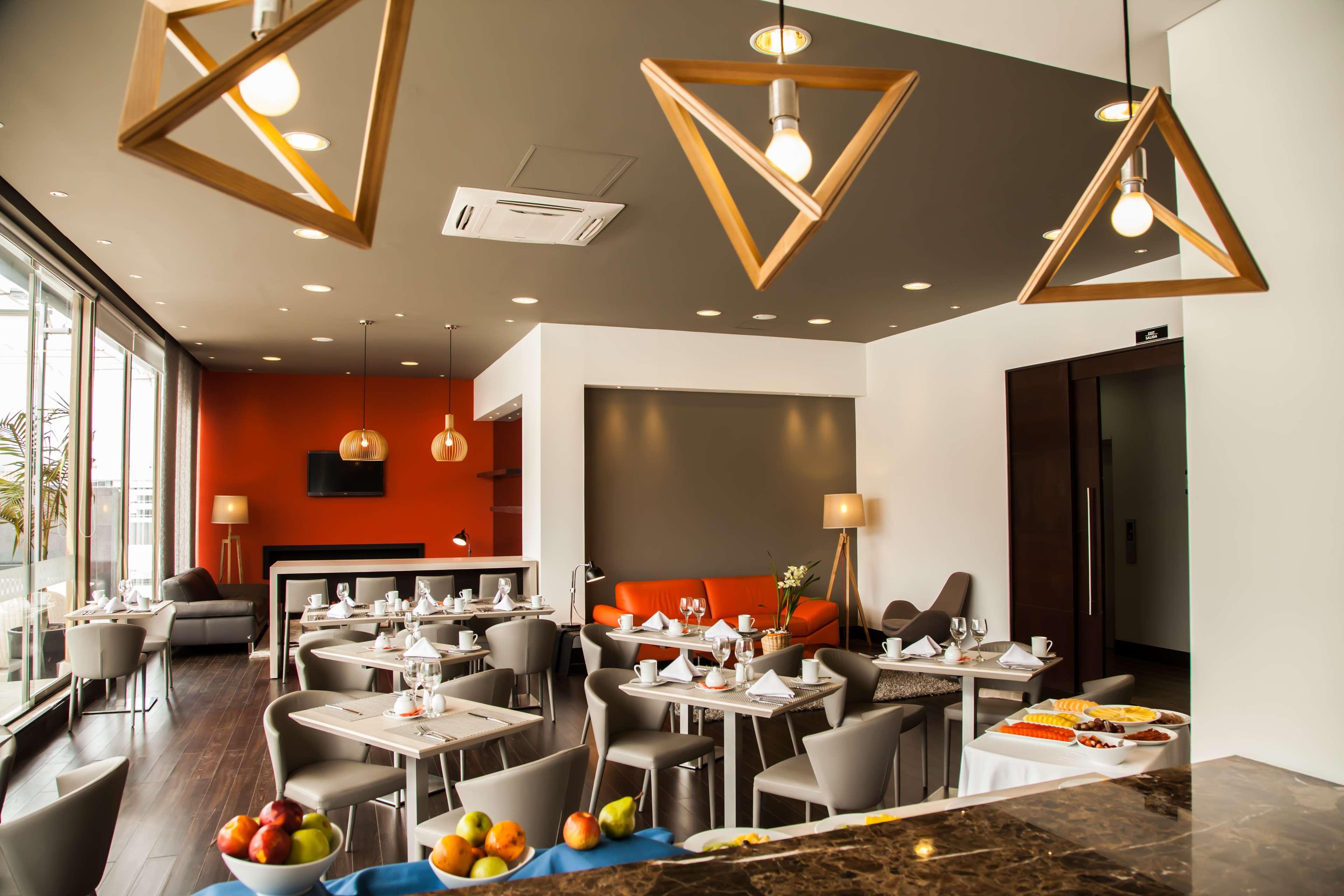 Cosmos 100 Executive Hotel