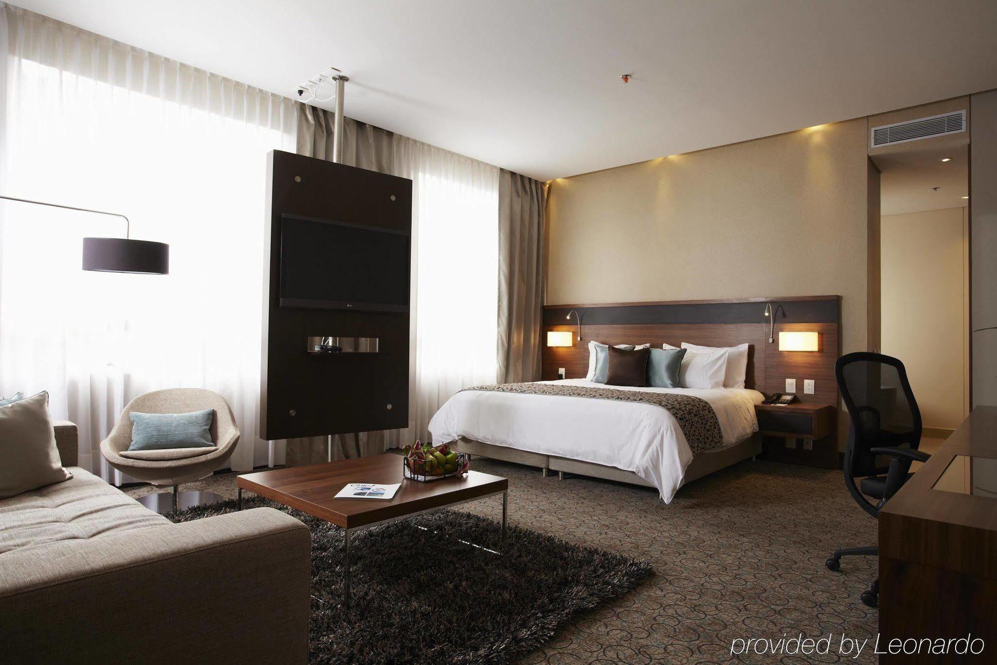 Cosmos 100 Executive Bogota